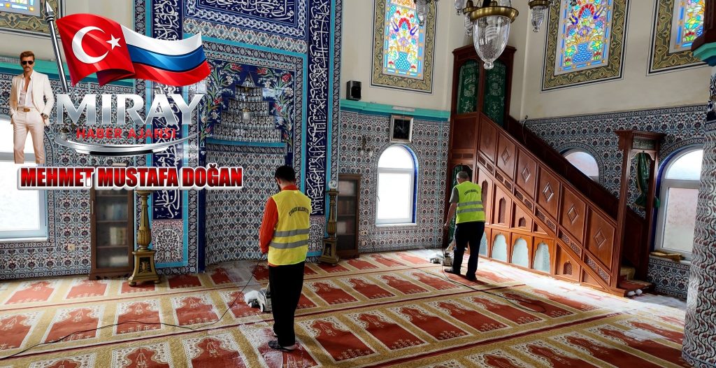 ÇINARCIK BELEDİYESİ RAMZAN DA CAMİLER DE HİJENİK BAKIMI YAPIYOR