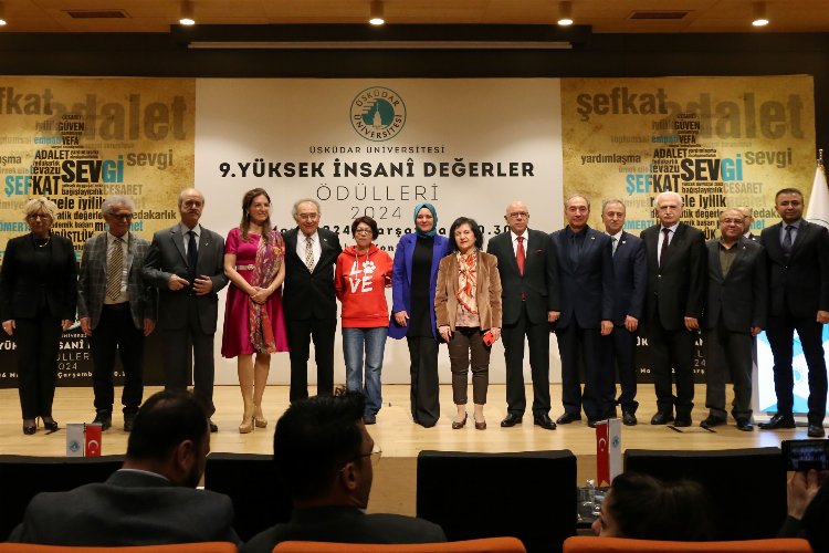 Üsküdar’IN 9. Yüksek İnsanî Değerler Ödülleri sahiplerini buldu