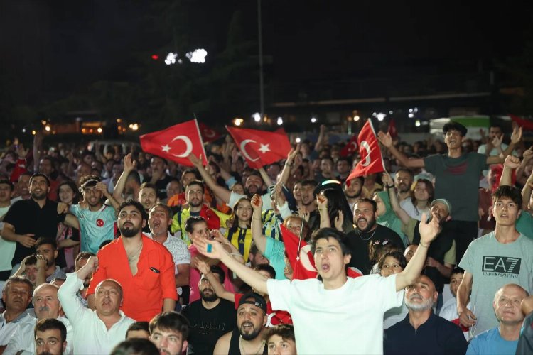Gebze’de meydanda Milli Takım coşkusu