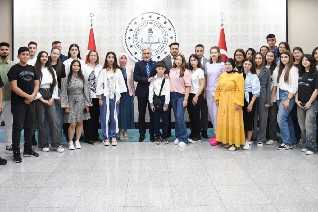 Romanyalı öğrencilerden MEB ziyareti