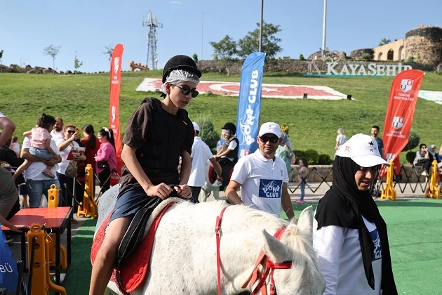 Nevşehirli çocukların ‘Pony’ mutluluğu