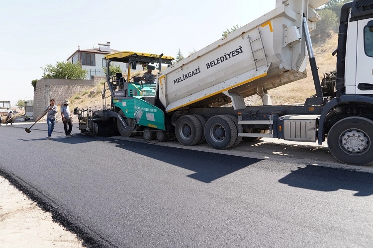 Kayseri Melikgazi’nin asfalt çalışması sürüyor