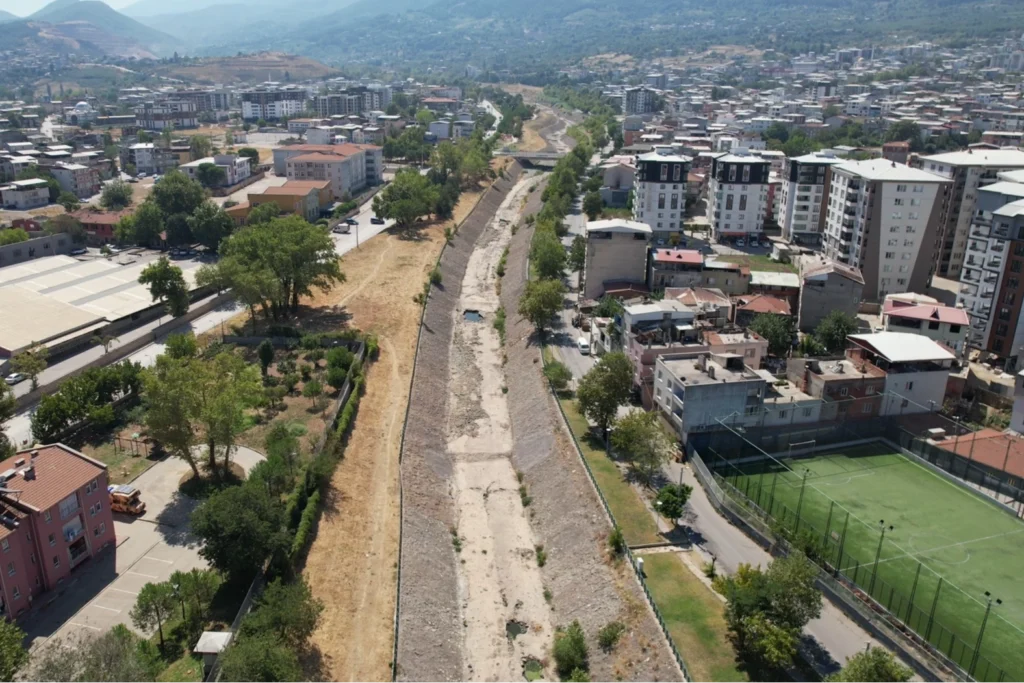 Yıldırım’da dere ıslah çalışmaları sürüyor