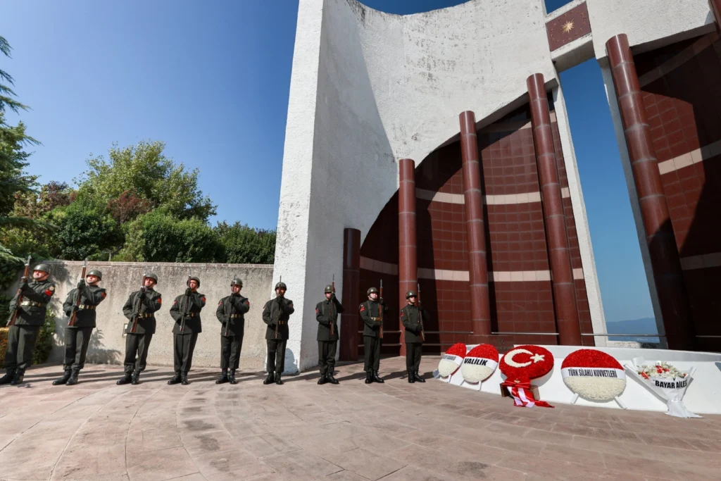 3. Cumhurbaşkanı Bayar Gemlik’te anıldı