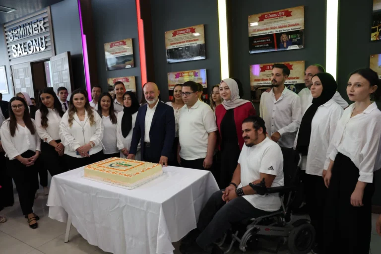 Başkan Çolakbayrakdar: “3. nesil yazılım ve yapay zeka ile hızlı çözüm üretiyoruz”