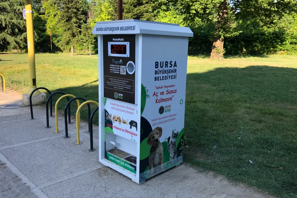Bursa’ da atıklar “mama” ya dönüşüyor
