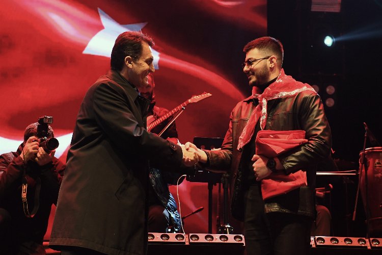 Osmangazi Meydanı’nda Semicenk rüzgarı