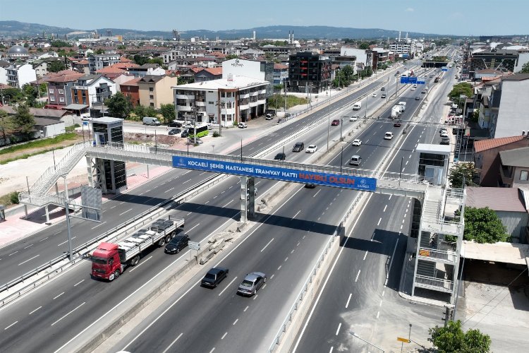 Kocaeli’de D-100 üzerindeki yaya üstgeçidi tamamlandı