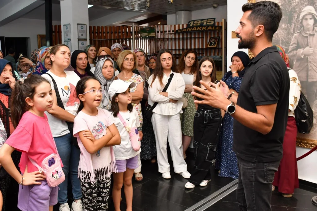 Demircili kadınlar Manisa’yı ‘adım adım’ gezdi