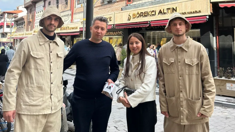 Çanakkale ruhu için ekmek ve üzüm dağıttılar