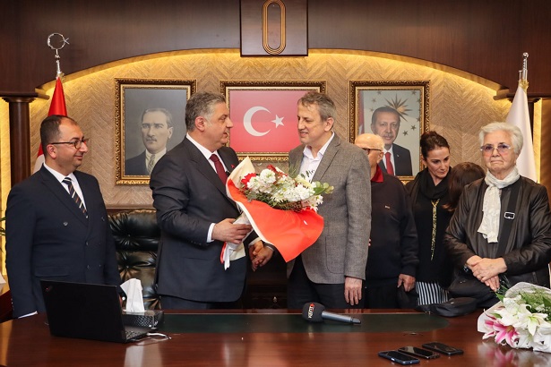 YALOVA BELEDİYESİ’NDE DEVİR TESLİM TÖRENİ GERÇEKLEŞTİ