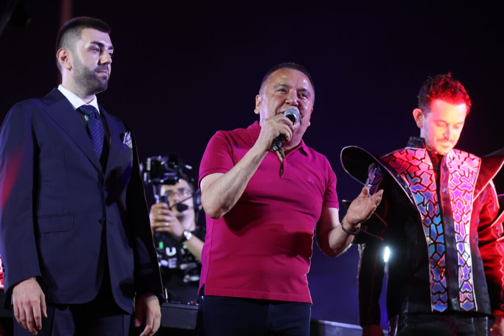 Burak Yeter Performansıyla Antalyalıları Büyüledi
