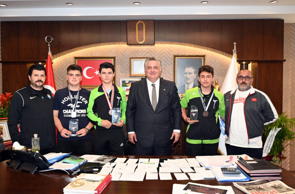 Yalova Belediyesi Spor Kulübü’nün sporcularını makamında kabul etti