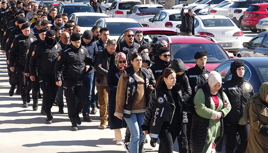 Antalya’da FETÖ’nün finans yapılanmasına büyük darbe! 77 şüpheli adliyede – Birlik Haber Ajansı