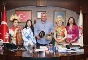 TUFAG Uluslararası Halk Dansları Festivaline Başkan Gürel’e ziyaret