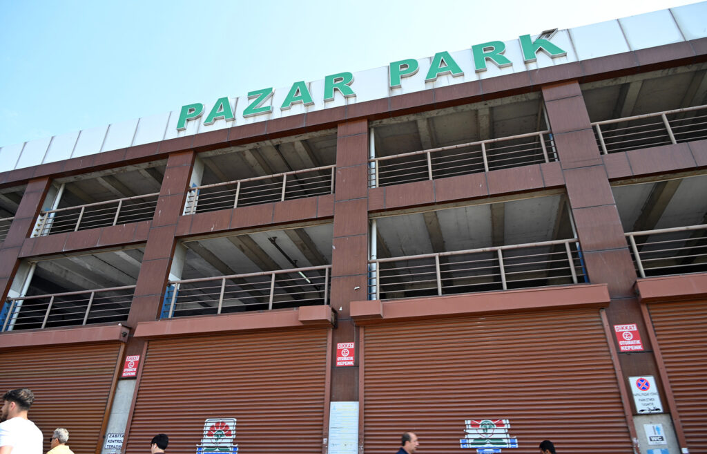 YALOVA’NIN MERKEZ PAZAR YERİ TAMİRATLA BAKIM ONARIM YAPILIYOR
