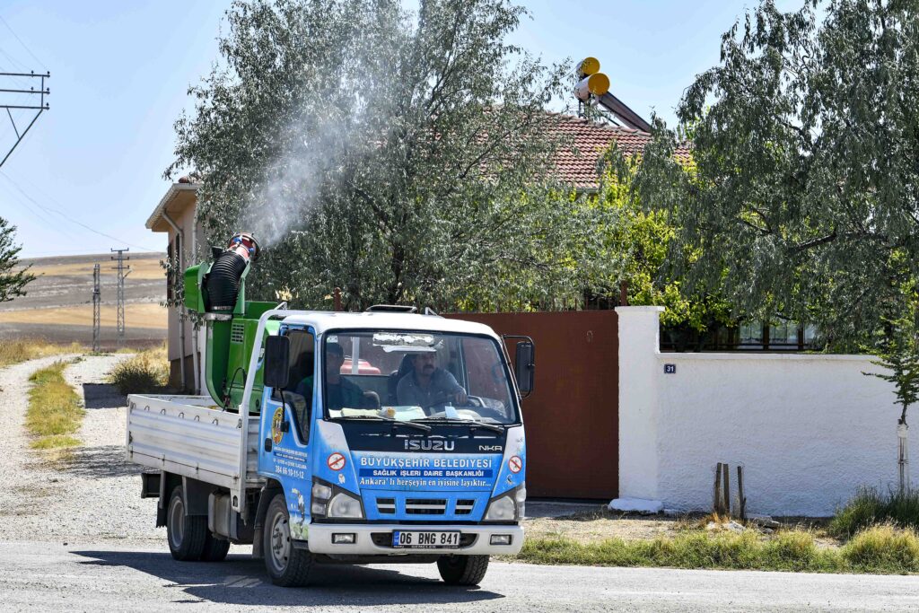 1423 MAHALLEDE 57 ARAÇ, 230 PERSONELLE ARALIKSIZ İLAÇLAMA ÇALIŞMASI
