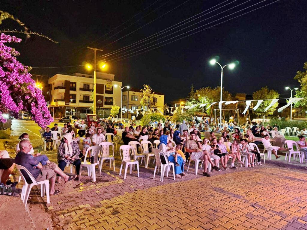 YALOVA BELEDİYESİ ESKİ GÜNLERDEKİ GİBİ YAZLIK SİNEMA ZEVKİ