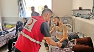 Türküye Kızılay Gazze de sıcak yemek sağlık hizmeti veriyor