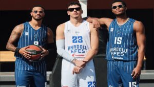 Anadolu Efes’in Yıldızları Yeni Formalarla Kameralar Karşısında