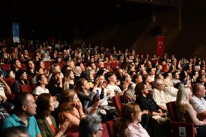 Karma karışık komedi oyunu