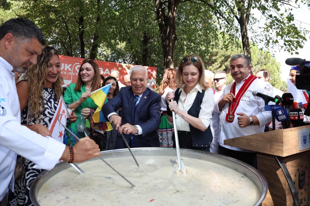 Dostluk çorbasının içinde sevgi var, dayanışma var