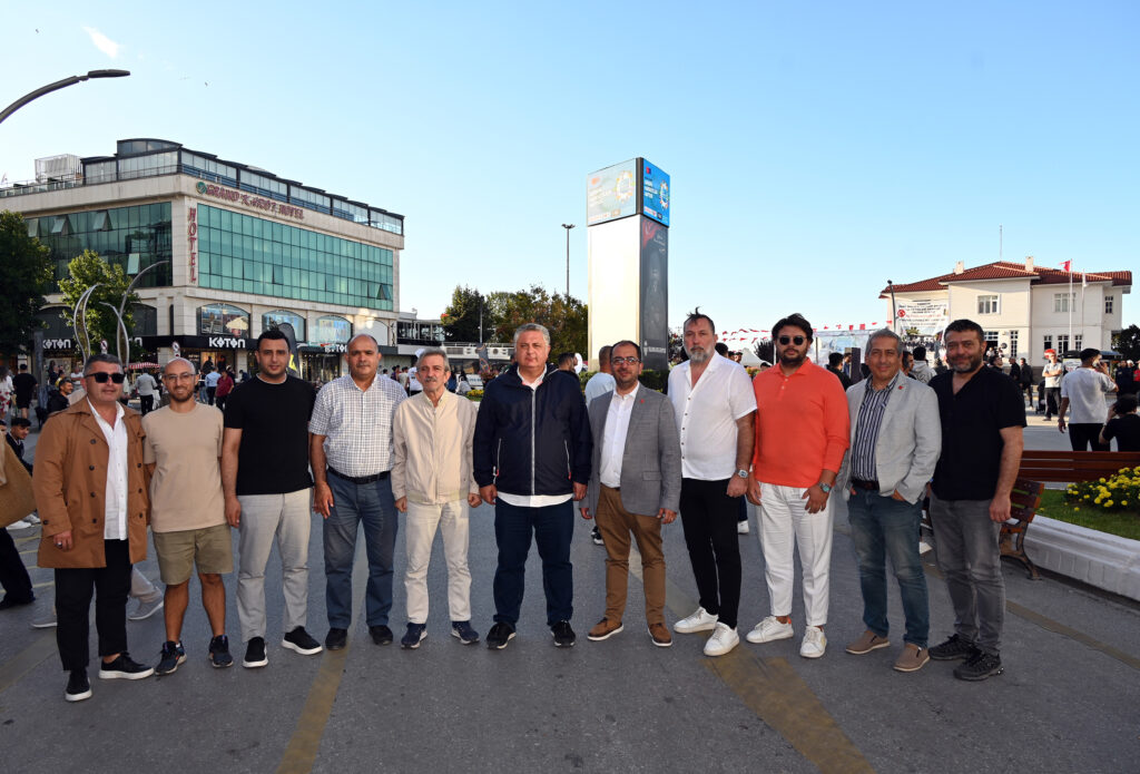 BAŞKAN GÜREL VATANDAŞLARLA BİR ARADA