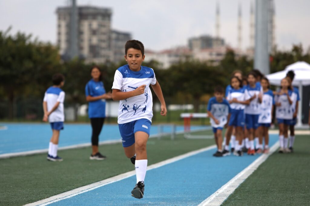 İBB SPOR OKULLARI’NDATÜM EĞİTMENLERE ÇOCUK KORUMA EĞİTİMİ VERİLİYOR