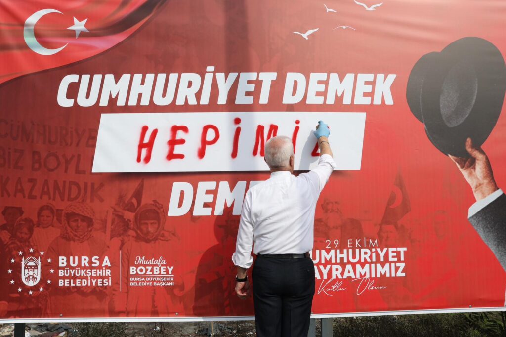 Cumhuriyet demek, bilimle aydınlanmak demek