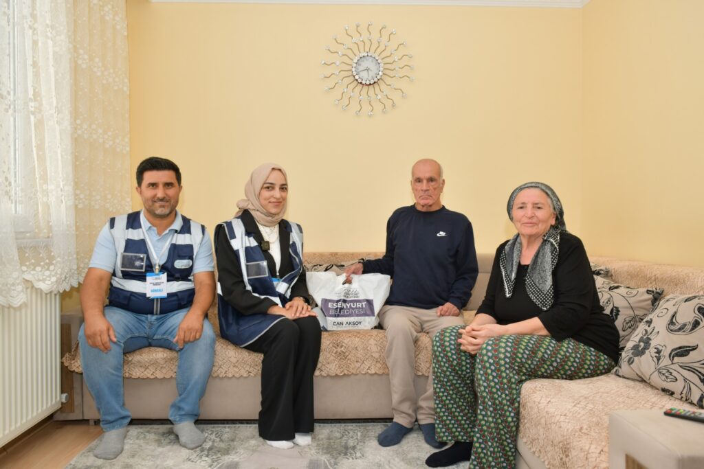 Esenyurt ta 1 Ekim Dünya Yaşlılar Günü duygusal anlar da yaşandı.