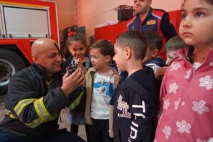 Çocuklara Yangına Karşı mücadele ve temel konular hakkında bilgiler verildi