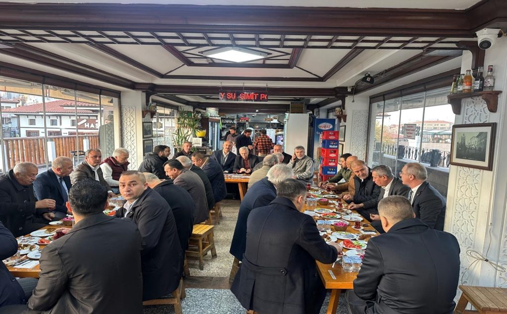 Başkan Mansur Yavaş Hacı Bayramda Esnafın Kahvaltı Programına Katıldı