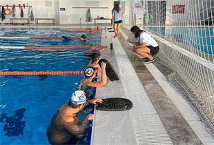 Otizmli Ve Down Sendromlu kursiyerler Havuz İzmir’de Yüzdü