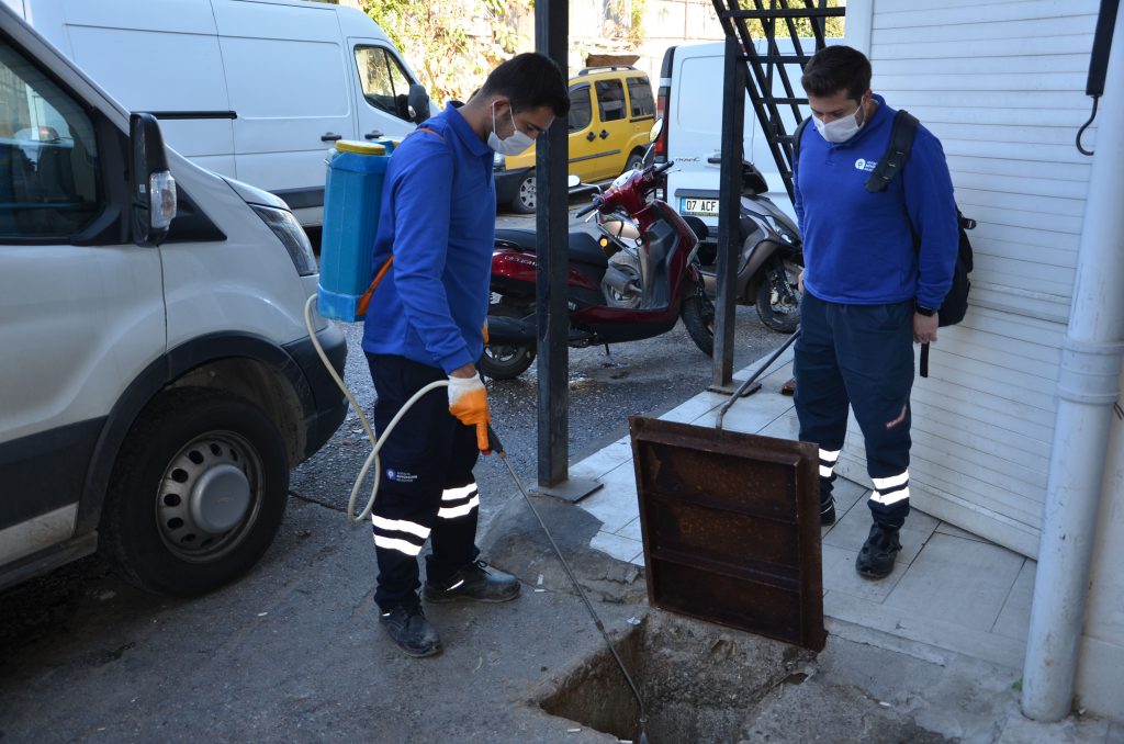 ANTALYA DA HALKIN SAĞLIGI İLGİLİ SIK SIK DÜZENLİ İLAÇLAMA YAPILIYOR