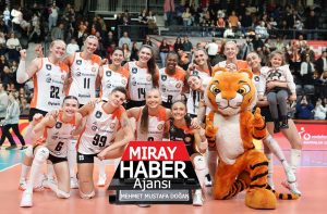 Eczacıbaşı Dynavit kısa sürede farkı 6 sayıya kadar açtı.