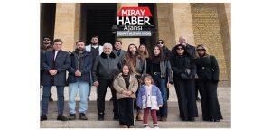 ÇATLI” Filminin Oyuncu Ve Teknik Ekibi,Gazi Mustafa Kemal Atatürk’ün Huzurunda Saygı Duruşunda Bulundu.