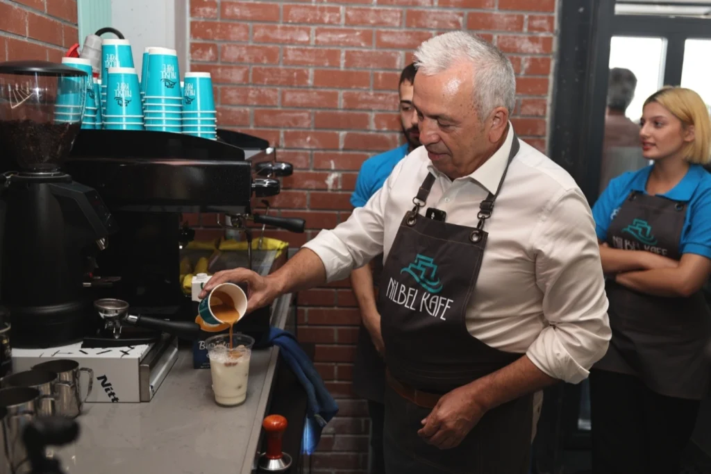 Nilüferliler’in yeni buluşma noktası ‘Nilbel Kafe’ hizmette… Kahveler Başkan’dan