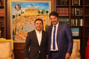 Hakan Taşıyan’dan Başkan Rasim Arı’ya sürpriz ziyaret