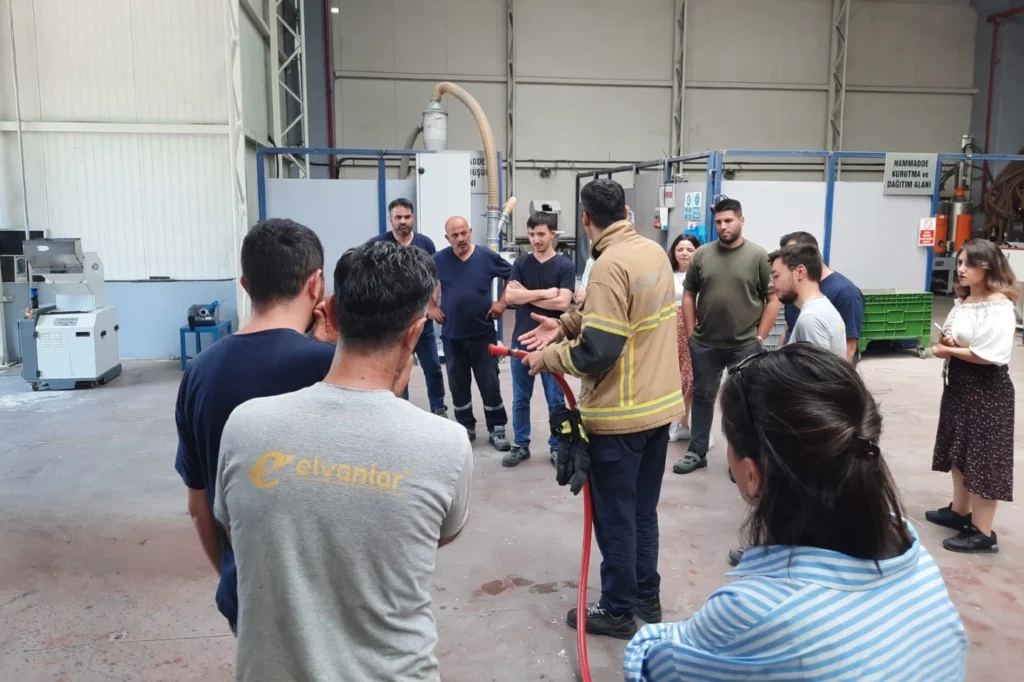 Kocaeli İtfaiyesi’nden acil durum ekiplerine eğitim